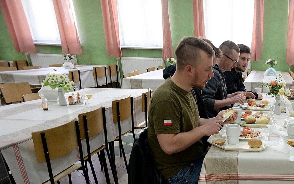 Studenci bez szczepienia nie zjedzą na stołówce i nie pójdą na mszę