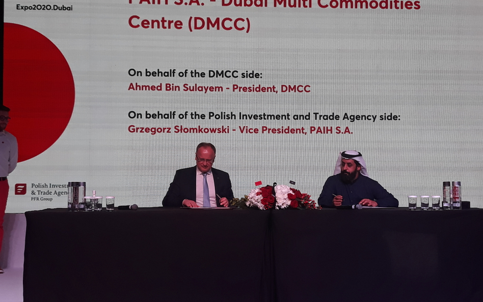 W mieniu PAIH porozumienie z Dubai Multi Commodities Centre podpisał Grzegorz Słomkowski, członek za