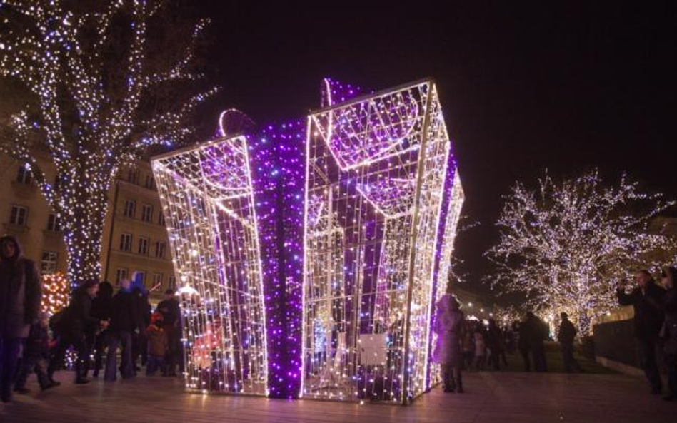 Świąteczną iluminację na Krakowskim Przedmieściu możemy podziwiać do 2 lutego 2013 r.