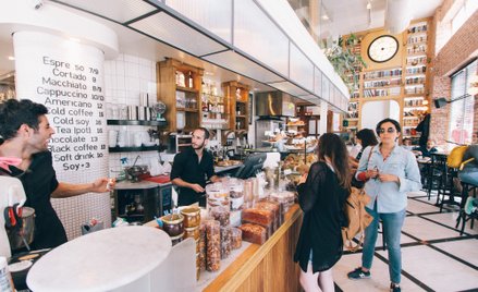 „Wracamy do życia”: Izrael otwiera się po szczepieniach