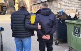 Mężczyzna został przewieziony do policyjnej celi, gdzie oczekuje na dalsze decyzje prokuratury