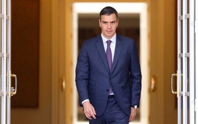 Konserwatyści i Vox zbliżają się do większości. Premier Sánchez stawia wszystko na jedną kartę