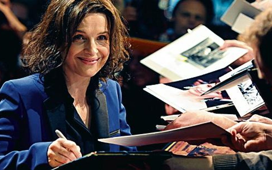 Juliette Binoche to kolejna zachodnia celebrytka w reklamie banku