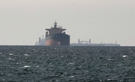 Iran ostrzega przed ingerencją w Ormuz. Mimo umowy walki trwają