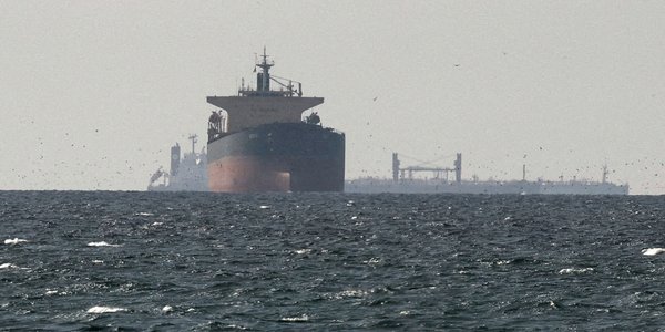 Иран предупреждает о недопустимости вмешательства в Ормуз. Несмотря на соглашение, боевые действия продолжаются
