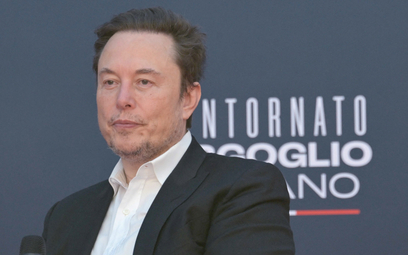 Elon Musk, prezes Tesli, mógł się pochwalić solidnym wzrostem kursu jej akcji w 2023 r. Od początku 