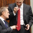 Donald Tusk i Radosław Sikorski teraz mówią twardo o wraku