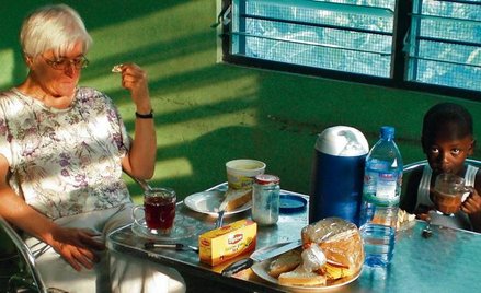 Bohaterami „Adoptowanych” jest trójka Europejczykow, którzy jako pierwsi wzięli udział w projekcie G