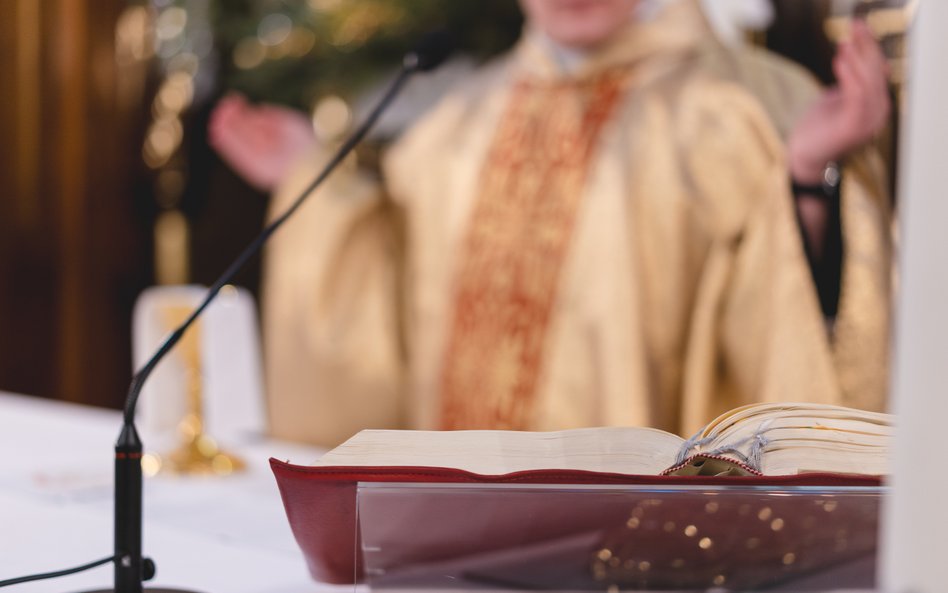 Znany ksiądz skazany na 2 lata więzienia za całowanie 14-letniego chłopca