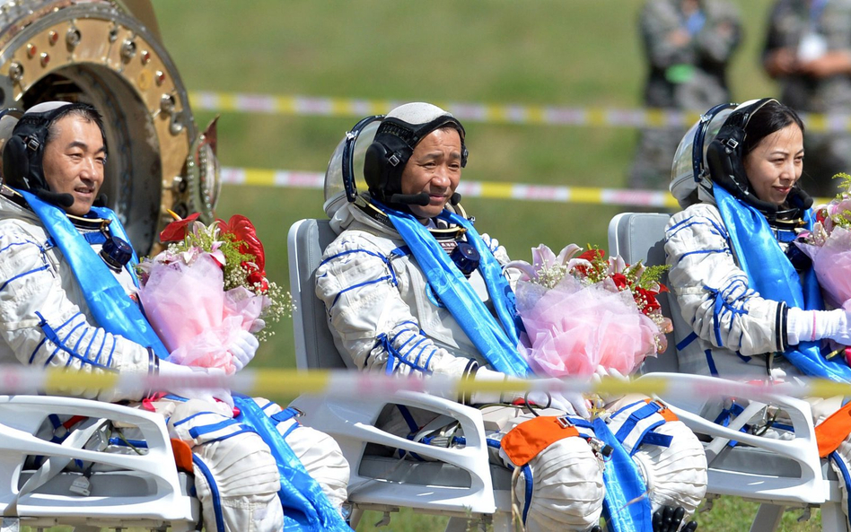 Taikonauci – bo tak Chińczycy nazywają swoich astronautów – natychmiast stają się bohaterami narodow