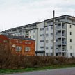 Blok niemal przyklejony do jednorodzinnego domu nie dla wszystkich jest najlepszym sąsiedztwem