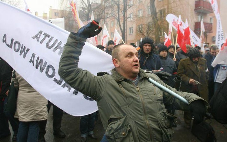 Protest stalowowolskich związkowców przez Rzeszowskim Zakładem Energetycznym (PGE)