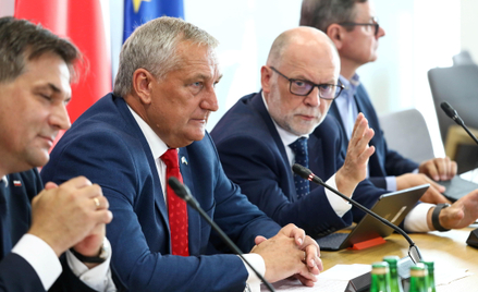 Posłowie PiS Zdzisław Sipiera (2P), Jerzy Polaczek (P), Piotr Kaleta (L) i poseł Lewicy Wiesław Szcz