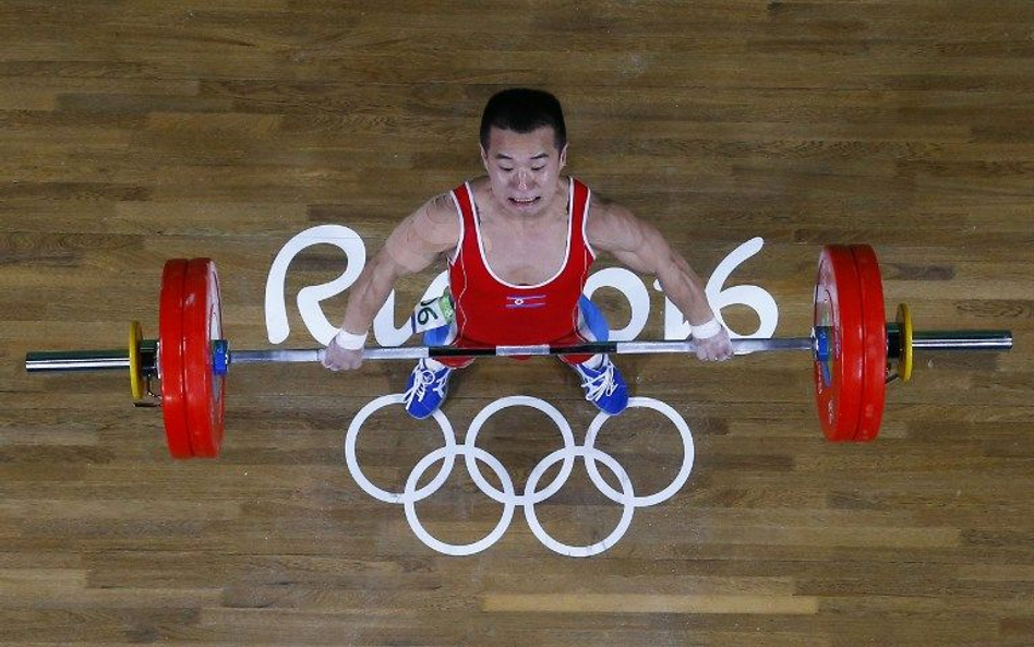 Igrzyska olimpijskie w Rio de Janeiro: Sztangista z Korei Północnej Om Yun-Chol przeprasza za zdobycie srebrnego medalu