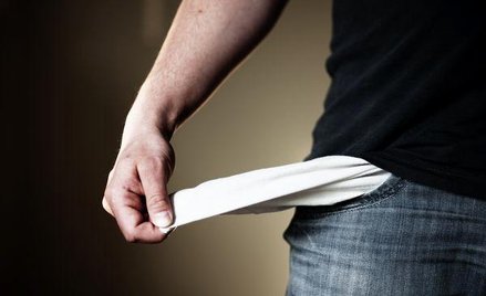 Zgodnie z przewidywaniami, na rynku pracy wciąż nie widać ożywienia. Zatrudnienie cięgle się kurczy.