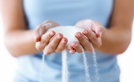 Naukowcy ustalili, że każdy gram spożytego cukru bierze udział w przyspieszaniu procesów starzenia s