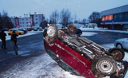 Nie ma obowiązku wymiany opon na zimowe, ale w razie wypadku ubezpieczyciele mogą zarzucić kierowcy 