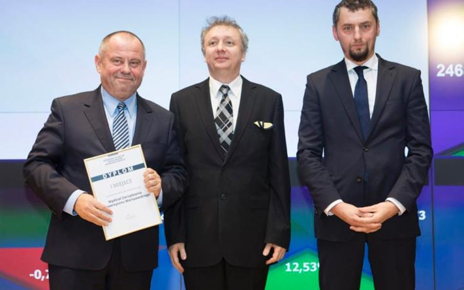 ?Prof. Alojzy Nowak, dziekan Wydziału Zarządzania Uniwersytetu Warszawskiego, z dyplomem za zajęcie 