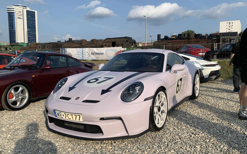 Rzadko spotykane Porsche 911 GT3 (992) w jasnym, wyróżniającym się kolorze