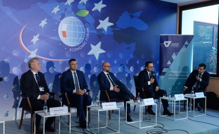 Eksperci podczas debaty zastanawiali się, jakie będą skutki ekonomiczne pandemii dla lotnictwa cywil
