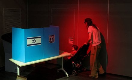 Wybory w Izraelu nie dały żadnemu z konkurujących bloków większości