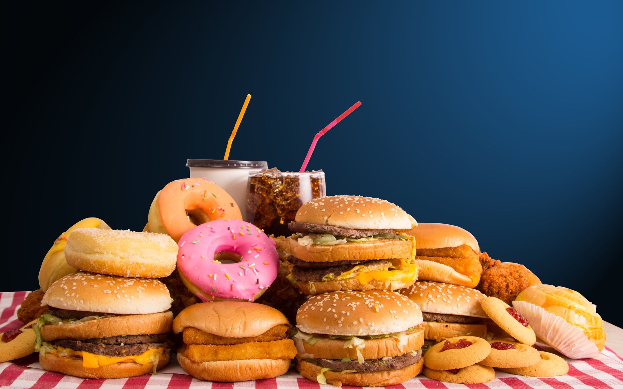 Czarna lista produktów żywnościowych, których należy unikać. Ma siedem punktów