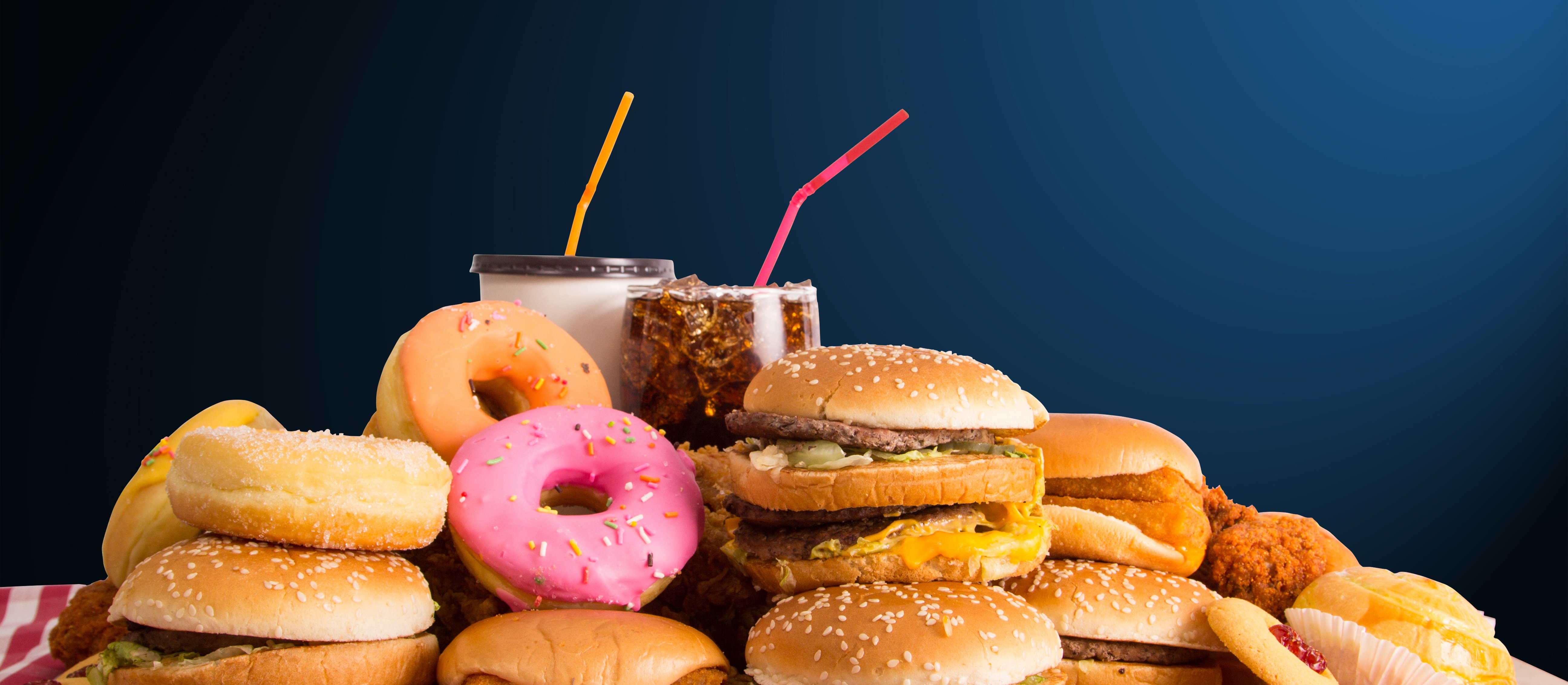 Tej żywności unikaj. 7 rodzajów produktów na czarnej liście. Naukowcy ostrzegają