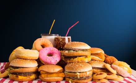 Wysokie spożycie żywności ultraprzetworzonej może wiązać się z podwyższonym ryzykiem zgonu w przypad