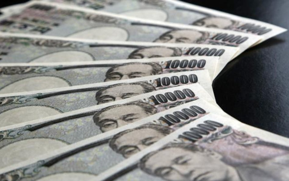 Japonia osłabia jena