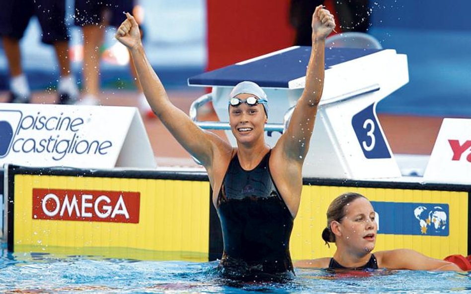 Włoszka Federica Pellegrini jest pierwszą pływaczką, która przepłynęła 400 m kraulem poniżej czterec