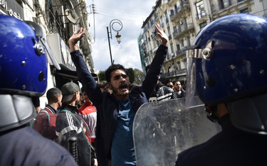 Gwałtowne protesty w Algierii. 180 rannych