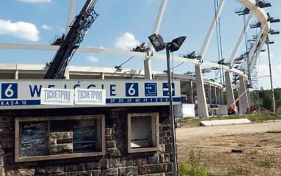 Stadion Śląski w Chorzowie miał być gotowy po rozbudowie na Euro 2012. Tak wyglądał w poniedziałek