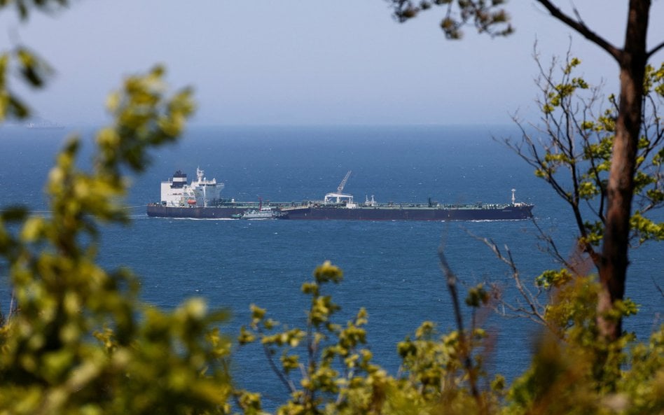 Wiozący ropę naftową ze Zjednoczonych Emiratów Arabskich tankowiec Odessa pokonał cieśninę Ormuz z w