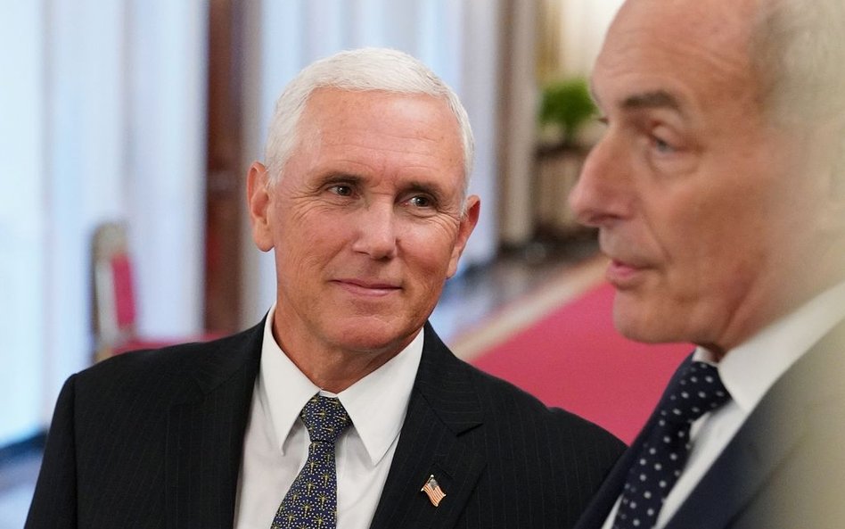 "Pence mógłby zaoferować Trumpowi ułaskawienie za dymisję"