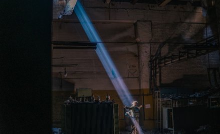 Zdjęcie z „Azowstalu”, które obiegło świat. Jego autorem jest ukraiński żołnierz, Dmytro Kozacki.