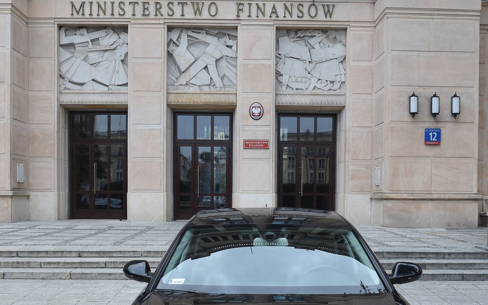 13 zł za wypożyczenie ministerialnego auta. Tyle płacą urzędnicy