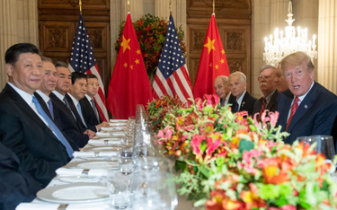 Trump i Xi Jinping zgodzili się w sobotę wieczorem, podczas spotkania w Buenos Aires, że na 90 dni z