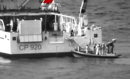 W operacji ratowania rozbitków bierze udział 20 okrętów i 3 helikoptery. Do zamknięcia tego wydania 