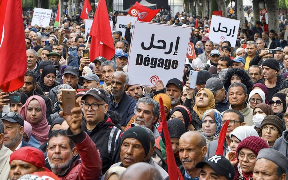 Antyprezydencka demonstracja w Tunisie, 10 grudnia, tydzień przed wyborami