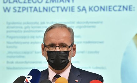 Minister zdrowia Adam Niedzielski na konferencji prasowej w Centrum Zdrowia Dziecka w Warszawie