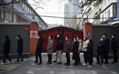Długie kolejki w Pekinie. Chiny masowo testują mieszkańców stolicy