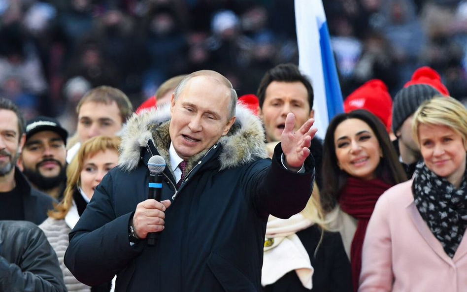 Putin idzie pewnie po wyborcze zwycięstwo