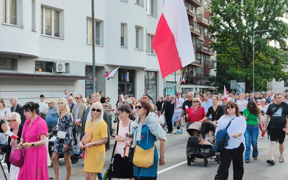 W marszu Mokotwa brała udział spora grupa mieszkanców dzielnicy