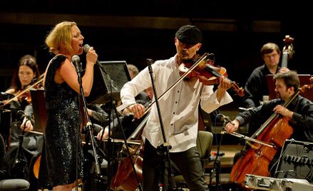 Intrygujące symfoniczne aranżacje przebojów krakowskiego zespołu Kroke