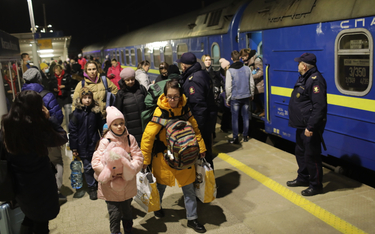 Od soboty Ukraińcy na podstawie paszportu mogą jeździć pociągami bez opłaty