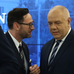 Prezes zarządu PKN Orlen Daniel Obajtek (L) oraz wicepremier, minister aktywów państwowych Jacek Sas
