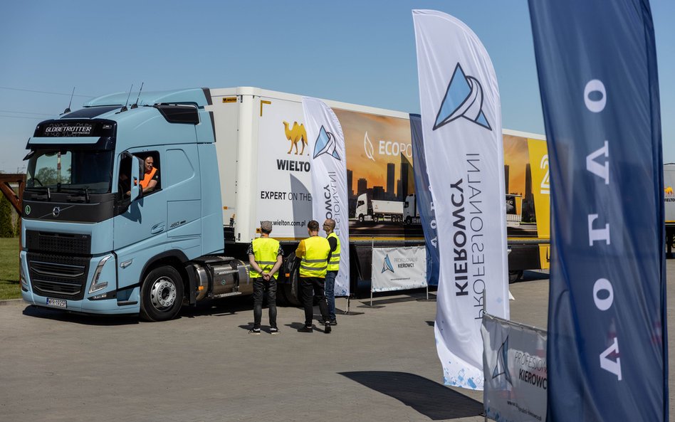 Ciężarowe Volvo idzie w gaz
