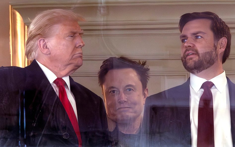 Od lewej: prezydent elekt Donald Trump, wspierający Trumpa miliarder Elon Musk oraz przyszły wicepre