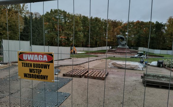 Okolice pomnika Chopina to wielki teren budowy.