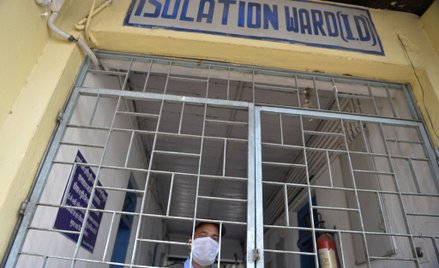 Dramatyczne sceny: Chińczycy bronią się przed kwarantanną